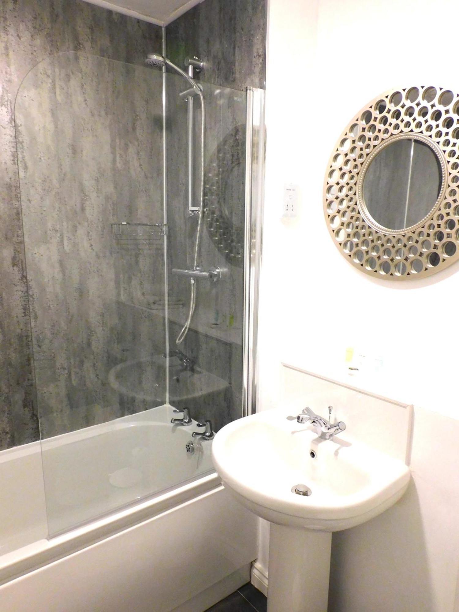 Newly Refurbished 1 Bed Apt In Hamilton Close To Station And Local Amenities Exterior photo